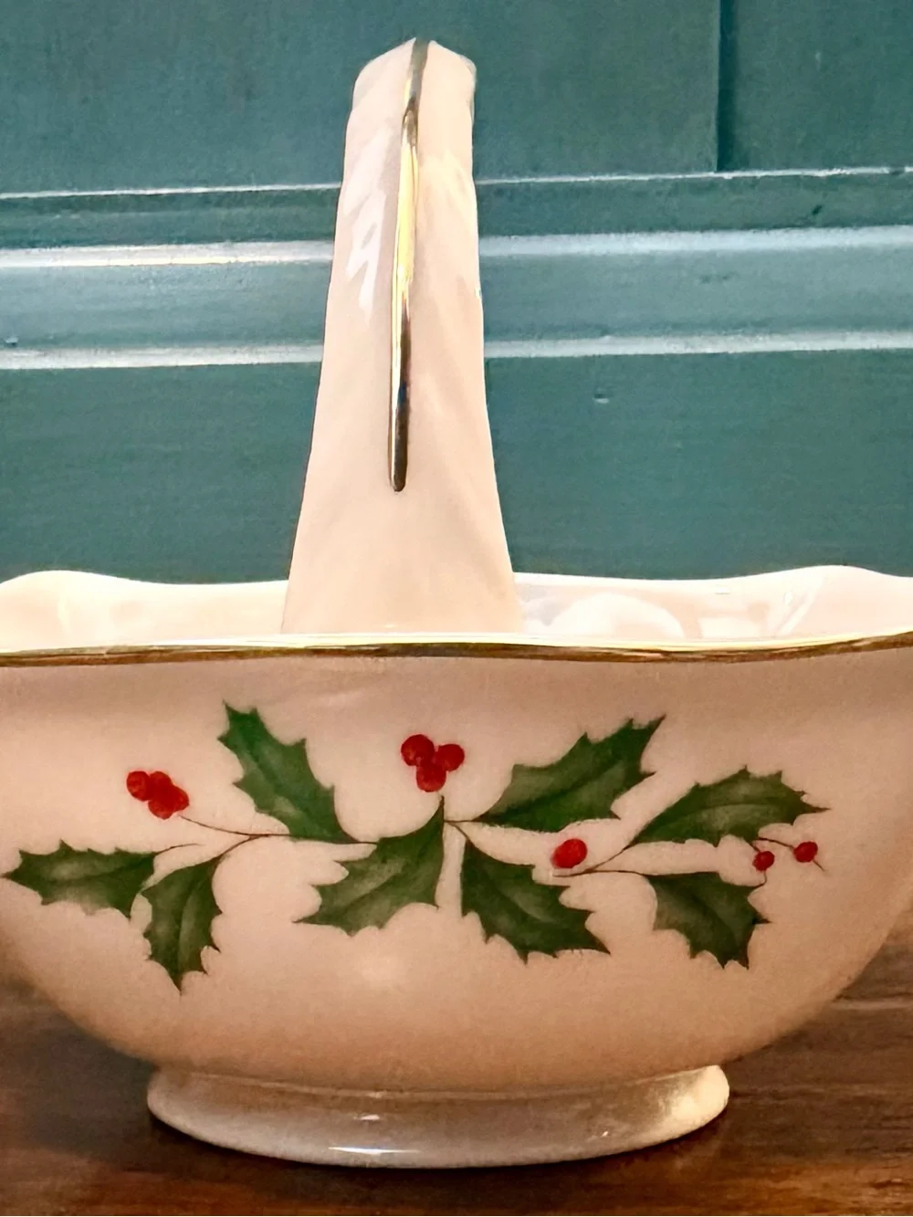 Lenox Holiday Basket Holly & Berries 6” x 4”
